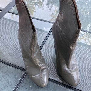 Grey ankle boots. All leather upper. All leather sole.